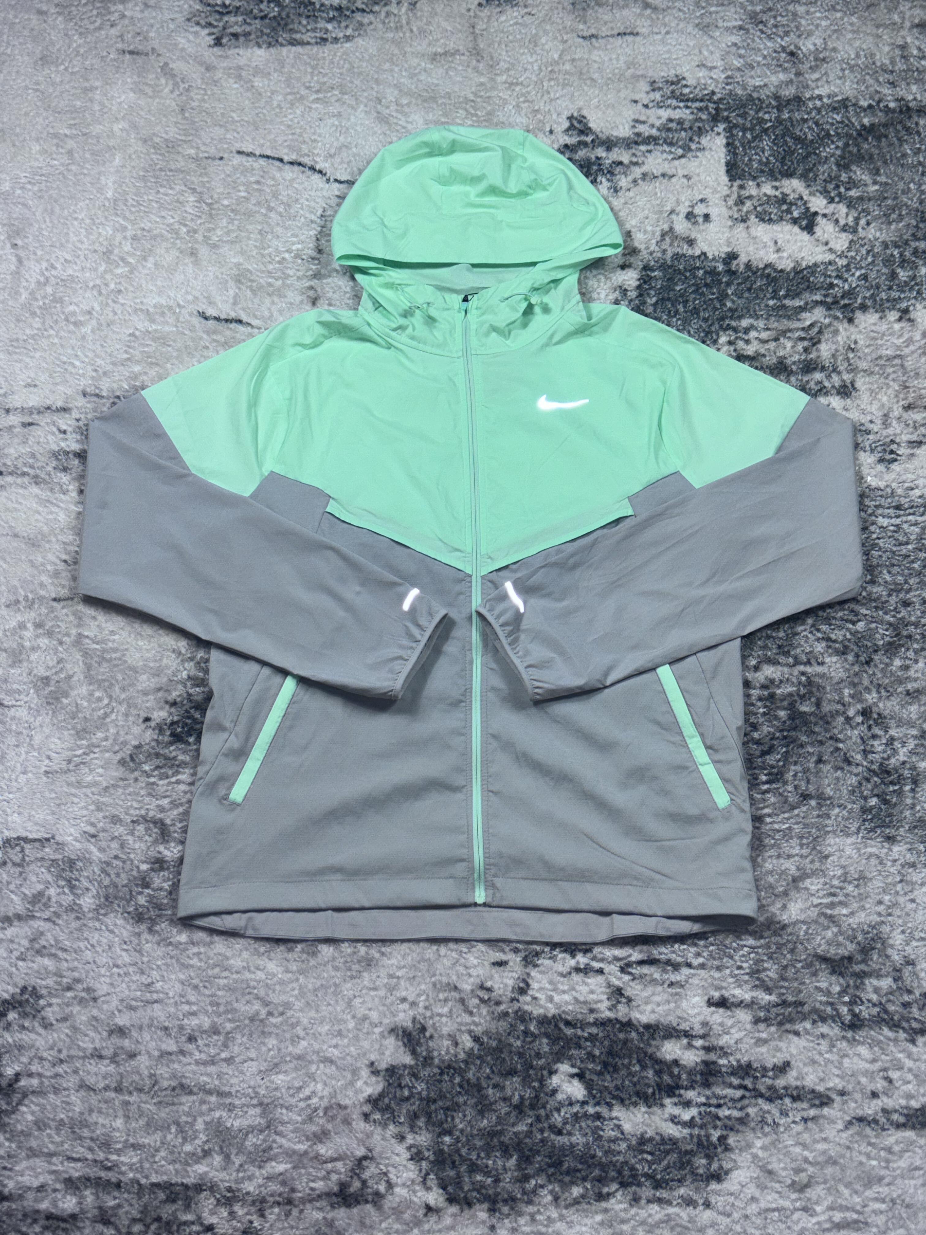 Nike UV windrunner vapour green