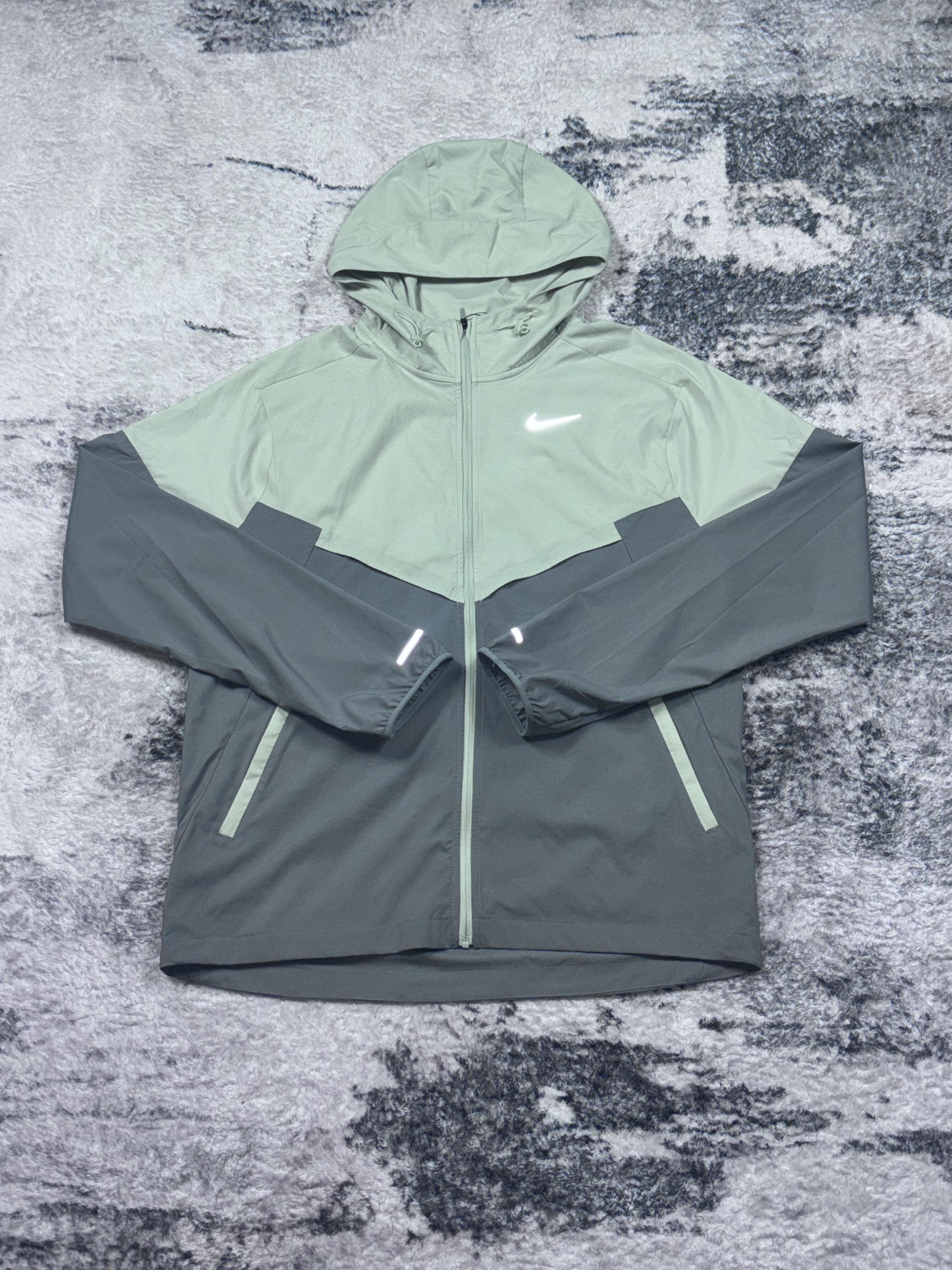 Nike UV windrunner olive aura