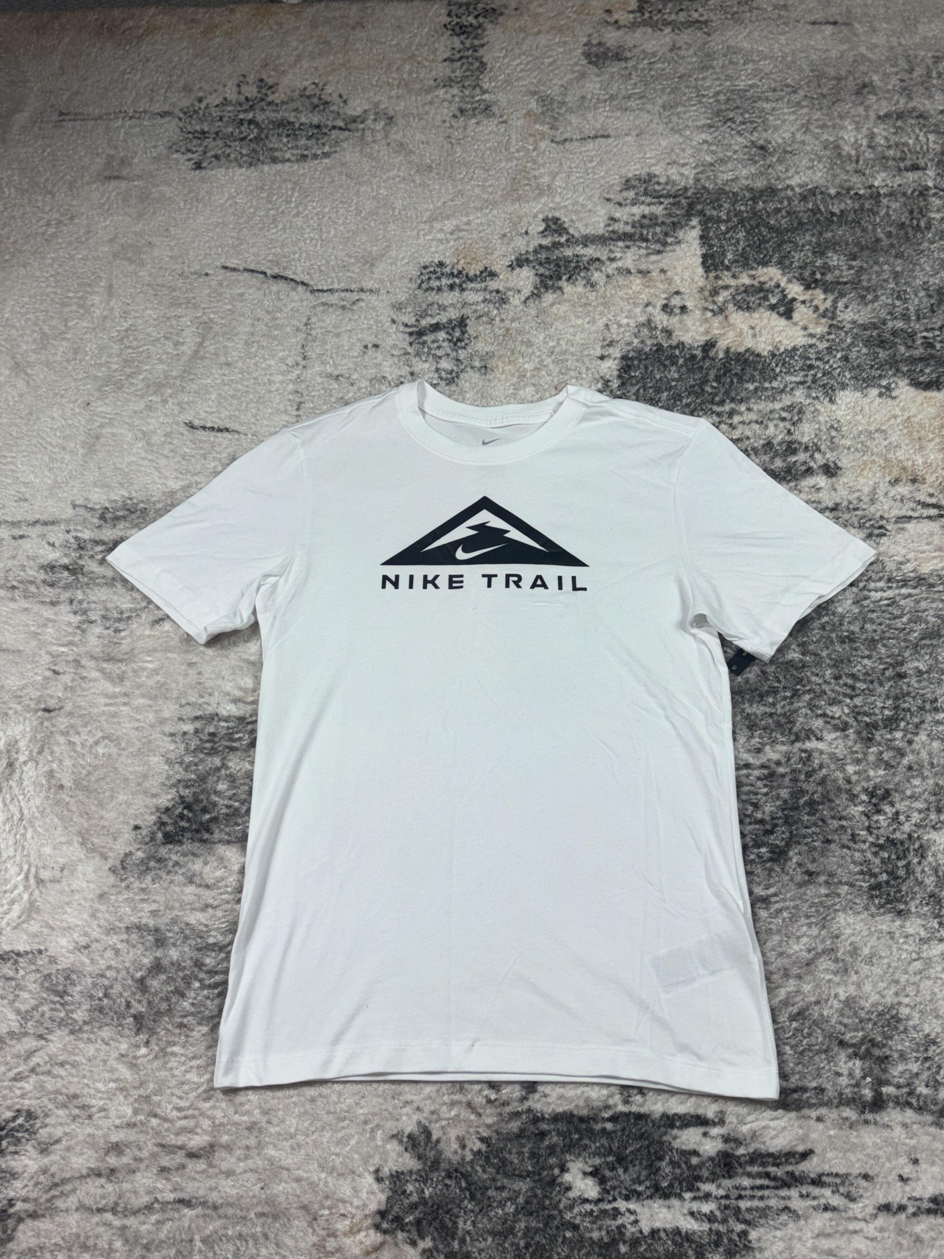 Nike trail t-shirt white