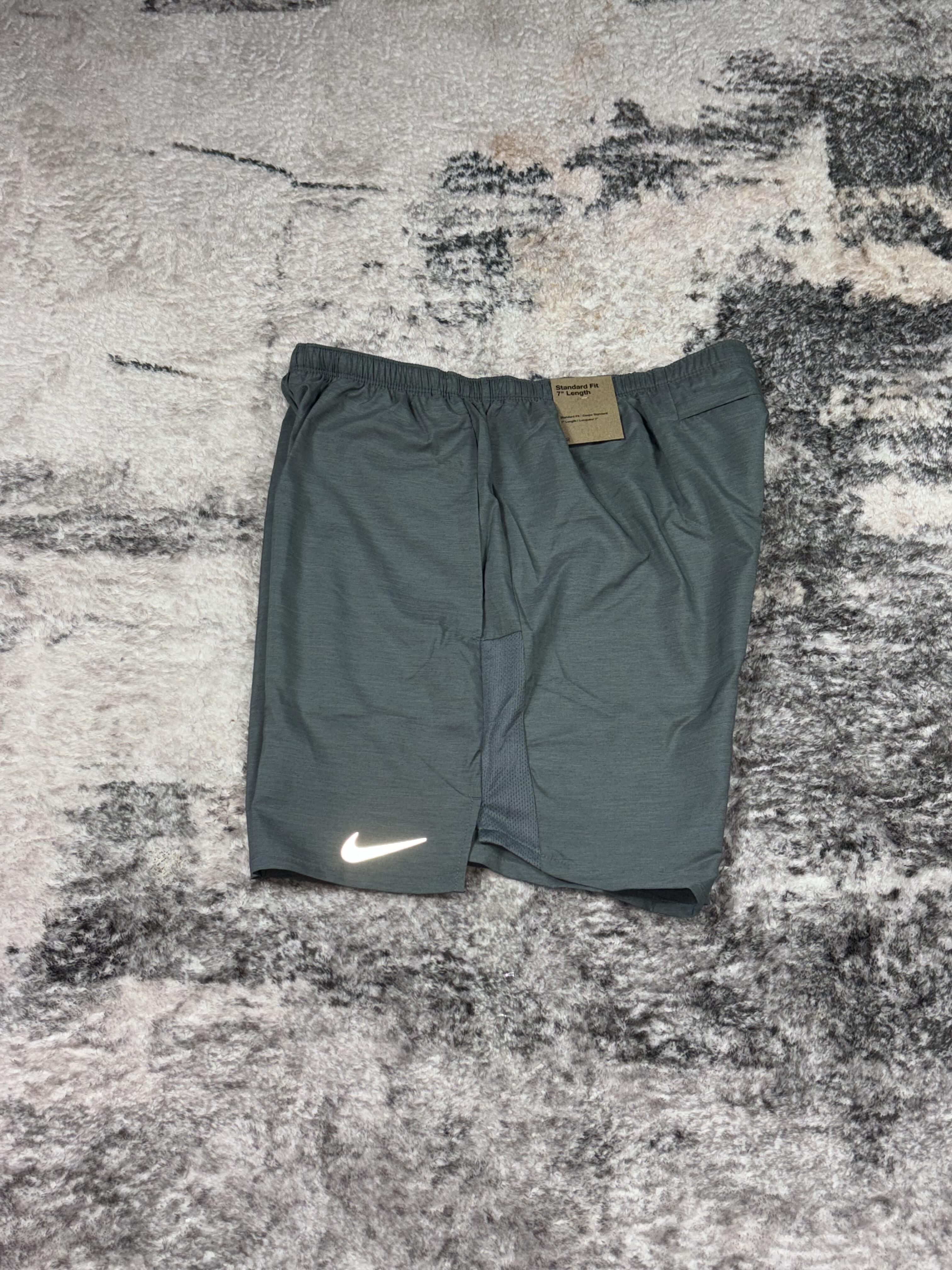 Nike challenger smoke grey